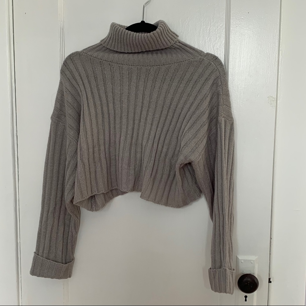 NWOT Gray turtleneck cropped sweater